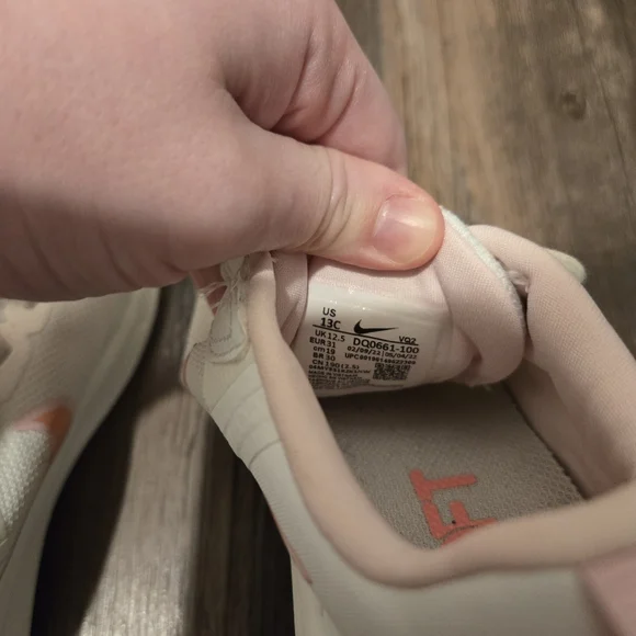 Nike Girls Star Runner 3 SE Pink White Sneaker - Size 13C - Picture 3 of 3